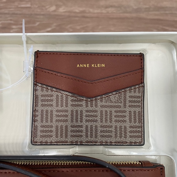 Anne Klein - Picture 3 of 4